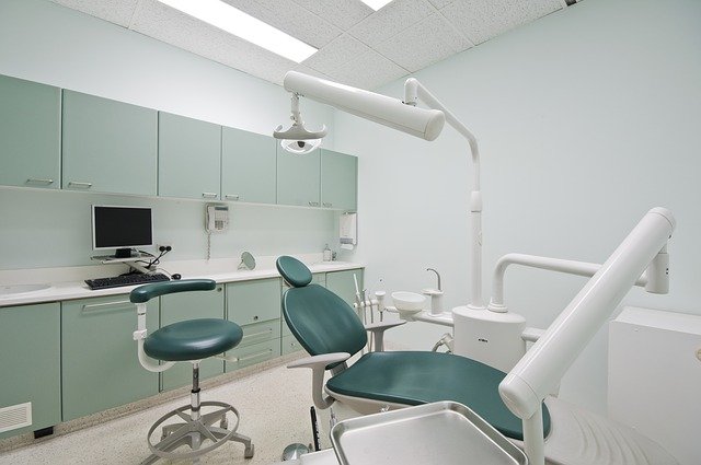 Dentist; Exp: More than 10 year